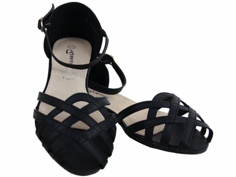 Čierne nízke sandálky