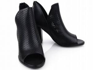 Čierne kožené sandálky