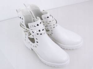 Biele vybíjané topánky